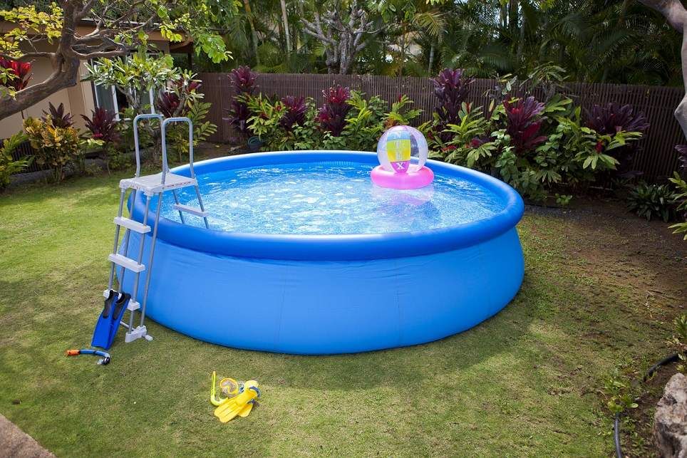 piscine gonflable jardin